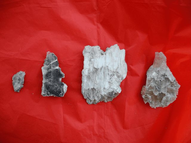 Campioni di roccia di gesso di diverse colorazioni