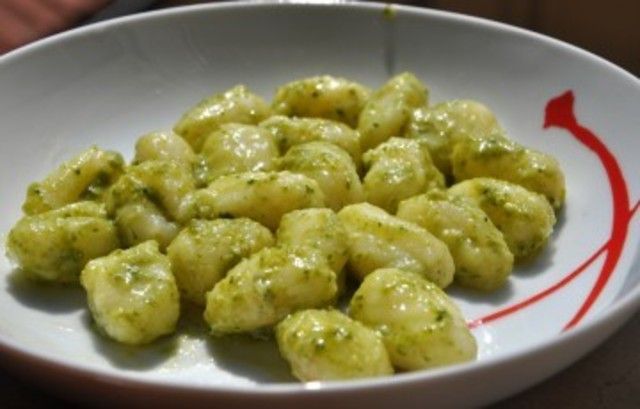 Kartoffelgnocchi mit grünem Pesto