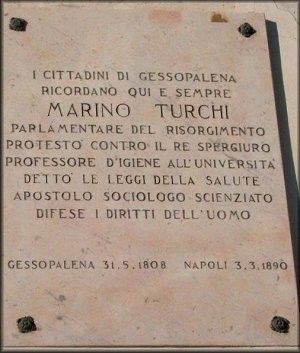 Die Gedenktafel, die die Bürger von Gessopalena Marino Turchi gewidmet haben